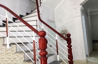 Cầu thang sắt tay vịn gỗ MDS03